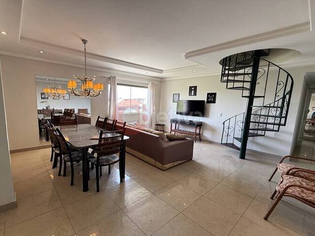 Cobertura para Venda em Cabo Frio - 2