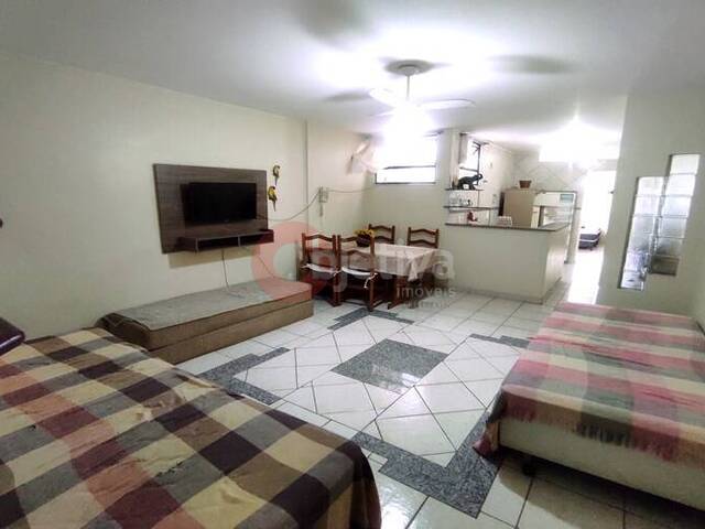 Apartamento para Venda em Cabo Frio - 2