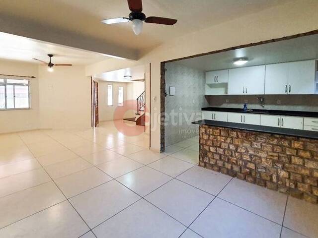 #1933 - Casa em condomínio para Venda em Cabo Frio - RJ