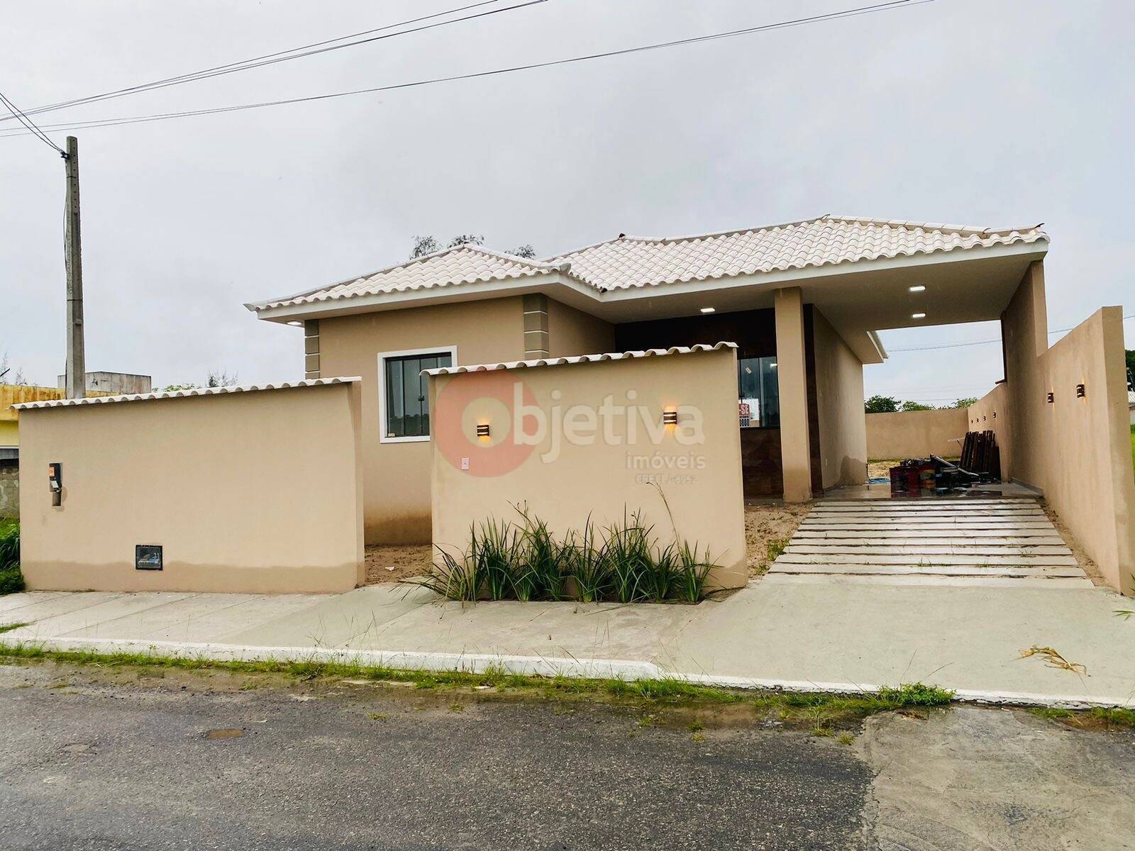 Casa à venda com 3 quartos, 110m² - Foto 1