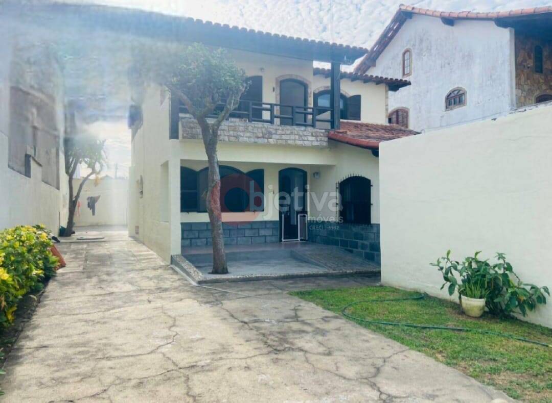 Casa à venda com 4 quartos, 360m² - Foto 1