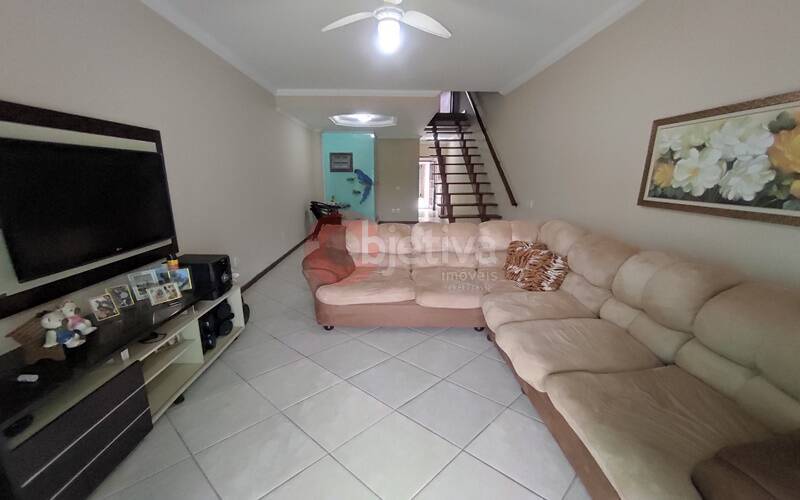 Casa à venda com 2 quartos, 120m² - Foto 1