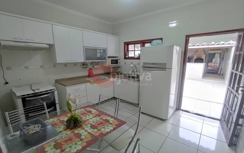 Casa à venda com 2 quartos, 120m² - Foto 6