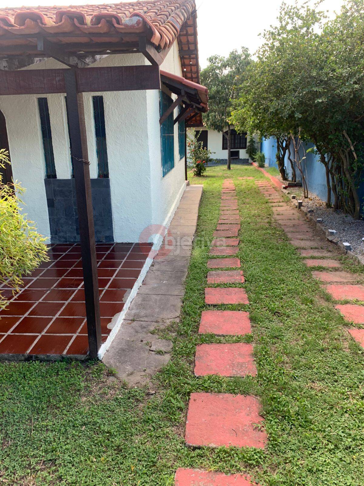 Casa à venda com 4 quartos, 360m² - Foto 1