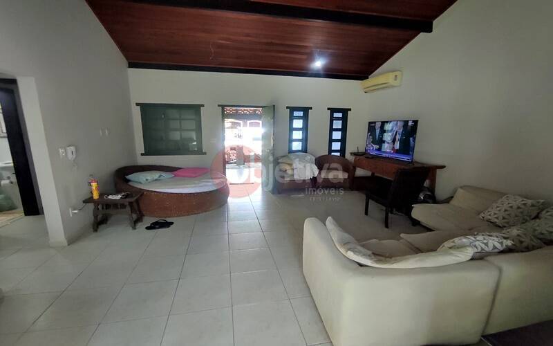 Casa à venda com 3 quartos, 100m² - Foto 4