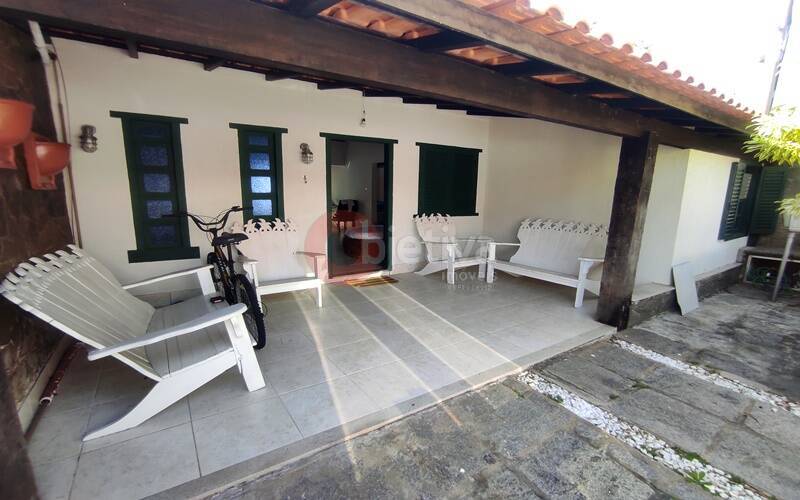 Casa à venda com 3 quartos, 100m² - Foto 1