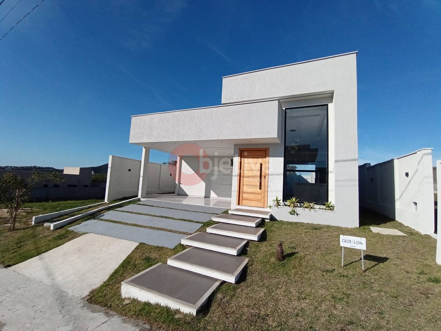 Casa à venda com 3 quartos, 126m² - Foto 1