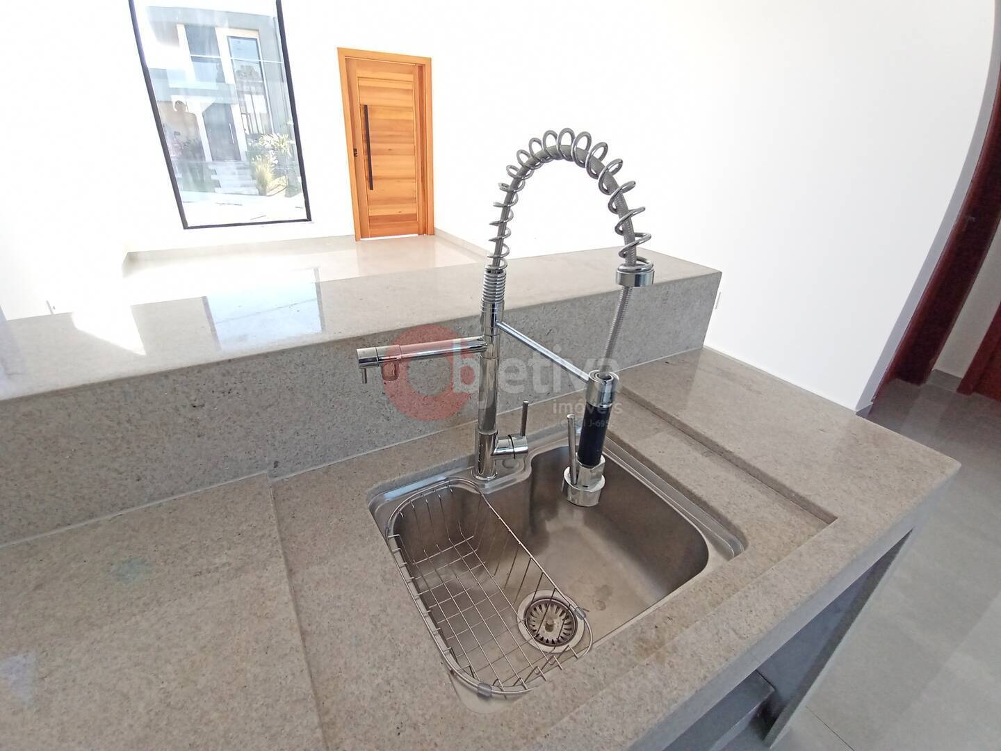 Casa à venda com 3 quartos, 126m² - Foto 5